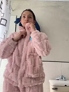 hannahb-e online show from March 15, 2026, 3:07 pm