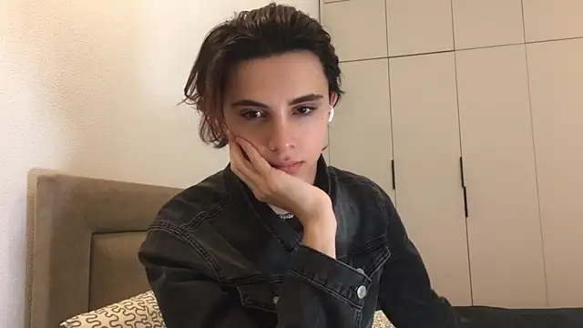 k0sta  online show from December 29, 2024, 5:42 am