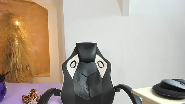 shenielxx online show from February 27, 2026, 1:22 pm