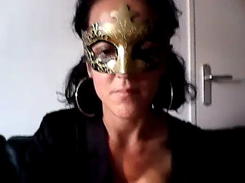 Snapshot of Masquegirlmysterious chatting on October 2, 2025, 12:23 pm Masquegirlmysterious online show from October 2, 2025, 12:23 pm