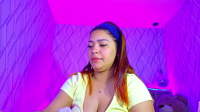 NicolleTaylor online show from October 21, 2025, 4:13 am