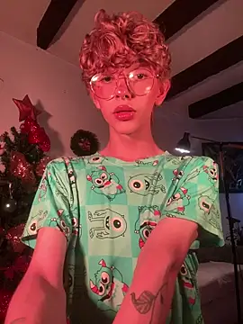 Snapshot of lyamthommpson chatting on December 17, 2025, 8:15 pm lyamthommpson online show from December 17, 2025, 8:15 pm