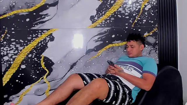 sweethot    online show from October 3, 2025, 1:52 pm