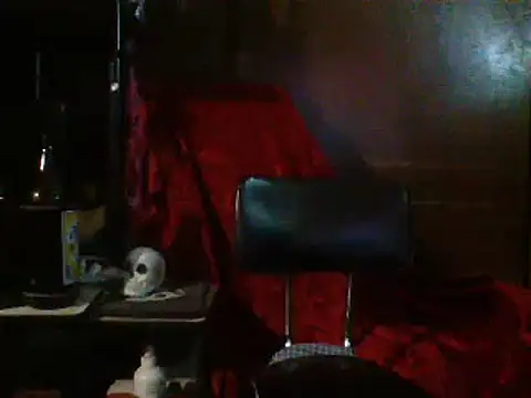 Snapshot of mrdemoncrowly chatting on December 8, 2024, 5:18 am mrdemoncrowly online show from December 8, 2024, 5:18 am