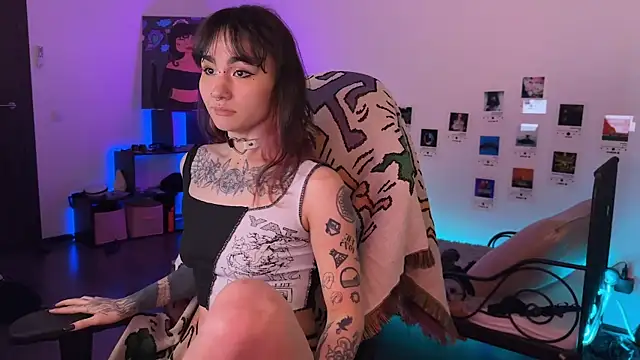 deadlysweet online show from May 25, 2026, 1:22 am