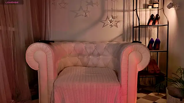 Your Little Milf online show from February 19, 2026, 6:26 pm