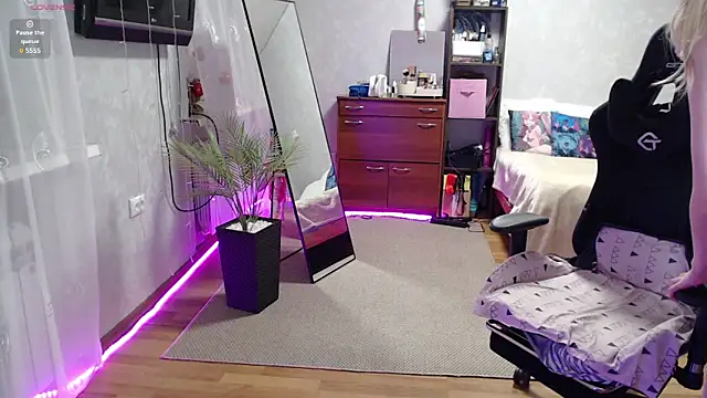 Snapshot of Little_Soph chatting on January 23, 2025, 2:33 am Little Soph online show from January 23, 2025, 2:33 am