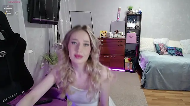 Snapshot of Little_Soph chatting on March 4, 2025, 12:39 am Little Soph online show from March 4, 2025, 12:39 am