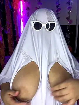 CharlotteMillers online show from October 30, 2025, 9:44 am