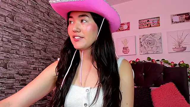 olivia22love online show from December 23, 2024, 3:55 pm