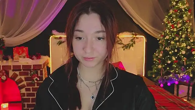 Snapshot of YasmineWest chatting on December 1, 2025, 1:54 am YasmineWest online show from December 1, 2025, 1:54 am