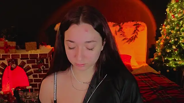 Snapshot of YasmineWest chatting on December 15, 2025, 1:54 am YasmineWest online show from December 15, 2025, 1:54 am