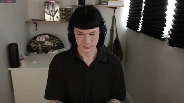 carthylovvve online show from March 7, 2025, 8:56 am