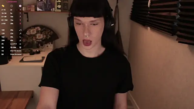 carthylovvve online show from March 13, 2025, 3:50 pm