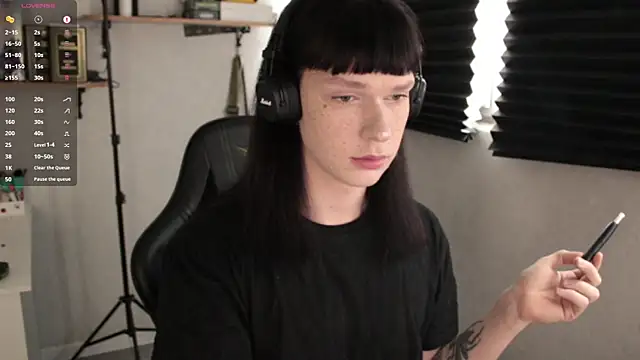 carthylovvve online show from March 20, 2025, 2:32 pm