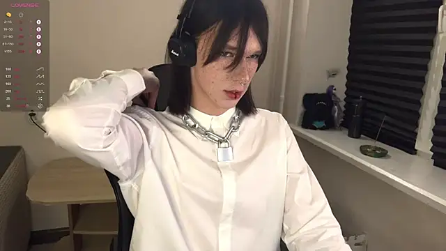 carthylovvve online show from October 31, 2025, 4:41 pm