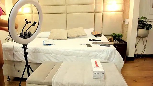 Victoria-Harper online show from March 8, 2025, 5:54 pm