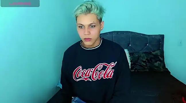 Liamscott  online show from January 29, 2025, 4:26 am