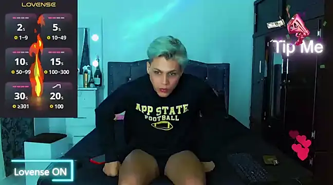 Liamscott  online show from February 8, 2025, 4:03 am