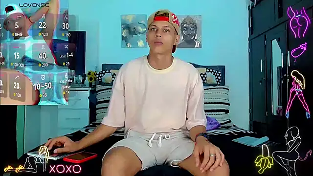 Liamscott  online show from October 7, 2025, 9:34 pm