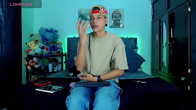 Liamscott  online show from October 25, 2025, 7:41 pm