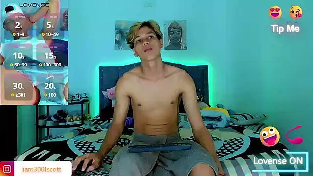 Liamscott  online show from November 30, 2025, 6:01 pm