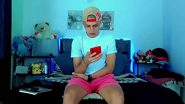 Liamscott  online show from March 15, 2026, 6:36 pm