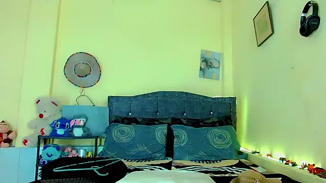 Liamscott  online show from April 6, 2026, 7:26 pm