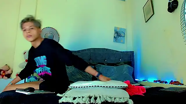 Liamscott  online show from April 7, 2026, 7:25 pm