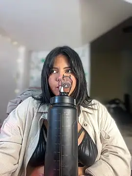 JulianaCastillo online show from January 13, 2025, 5:12 am