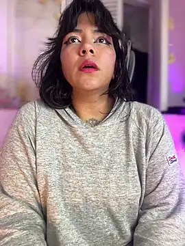 JulianaCastillo online show from January 20, 2025, 6:21 am