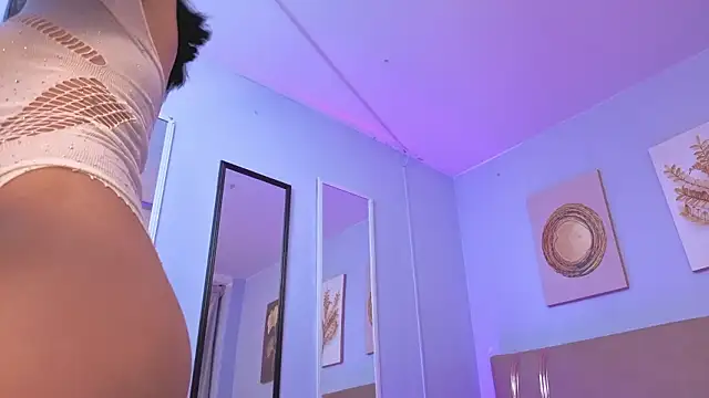 sarah cruzz  online show from March 26, 2026, 1:33 am