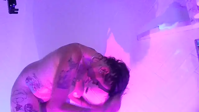 Snapshot of renegade_vyxxen chatting on December 15, 2024, 6:18 am renegade vyxxen online show from December 15, 2024, 6:18 am