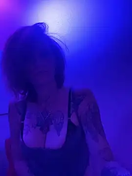 Snapshot of renegade_vyxxen chatting on February 12, 2025, 11:40 am renegade vyxxen online show from February 12, 2025, 11:40 am