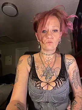 Snapshot of renegade_vyxxen chatting on February 19, 2025, 8:33 am renegade vyxxen online show from February 19, 2025, 8:33 am