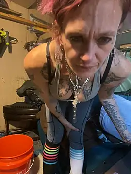 Snapshot of renegade_vyxxen chatting on February 23, 2025, 10:31 pm renegade vyxxen online show from February 23, 2025, 10:31 pm