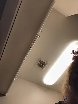 renegade vyxxen online show from November 19, 2025, 5:51 am