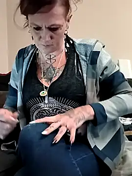 renegade vyxxen online show from December 14, 2025, 4:34 pm