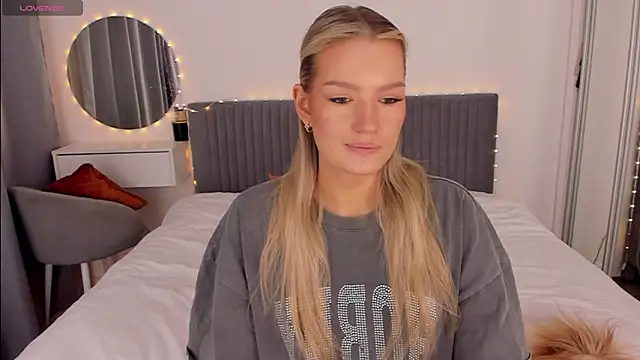 CassieRayss online show from February 10, 2026, 2:54 pm