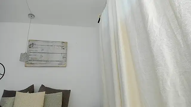 emma castilloo online show from March 6, 2025, 10:15 pm