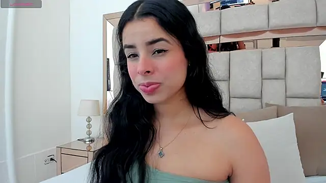 emma castilloo online show from November 17, 2025, 9:53 pm