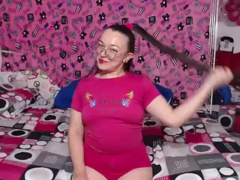 Snapshot of Angela_18honey chatting on June 11, 2026, 4:32 am Angela 18honey online show from June 11, 2026, 4:32 am
