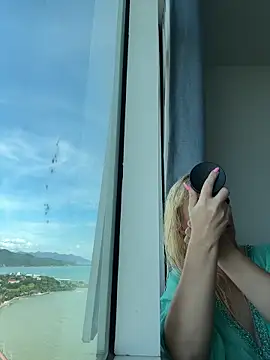 EmmaInLove23 online show from October 23, 2025, 2:11 am