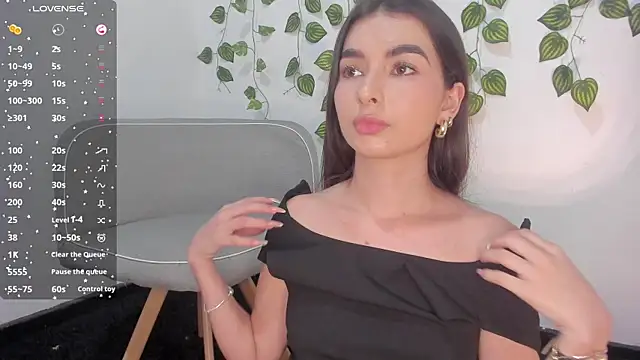 Snapshot of Coralinee_01 chatting on December 7, 2024, 8:27 pm Coralinee 01 online show from December 7, 2024, 8:27 pm