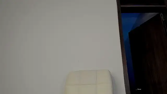 Karoline Marin online show from December 19, 2025, 5:58 am