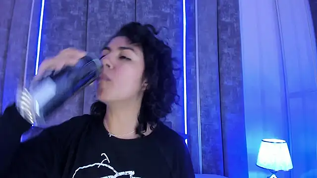 Amareto  online show from March 7, 2025, 5:49 pm