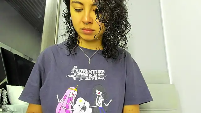 Amareto  online show from November 10, 2025, 1:43 pm