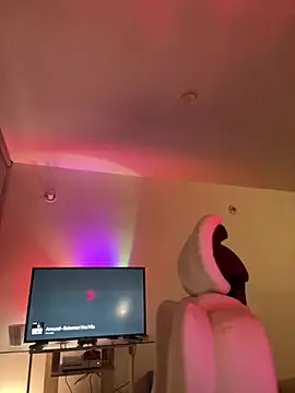 PetitLumiere online show from January 28, 2025, 1:29 am