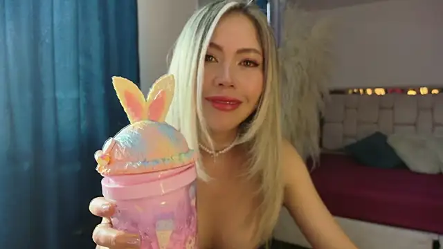 Ammy Castro online show from April 8, 2026, 9:48 pm