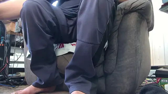 ButtCrackShowing-OOPS online show from March 17, 2026, 8:01 pm